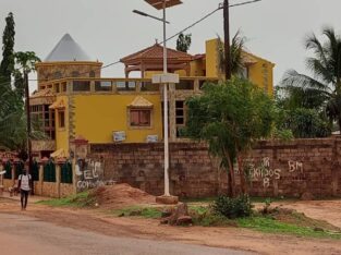 Duplex com 5 Suítes em Bissau